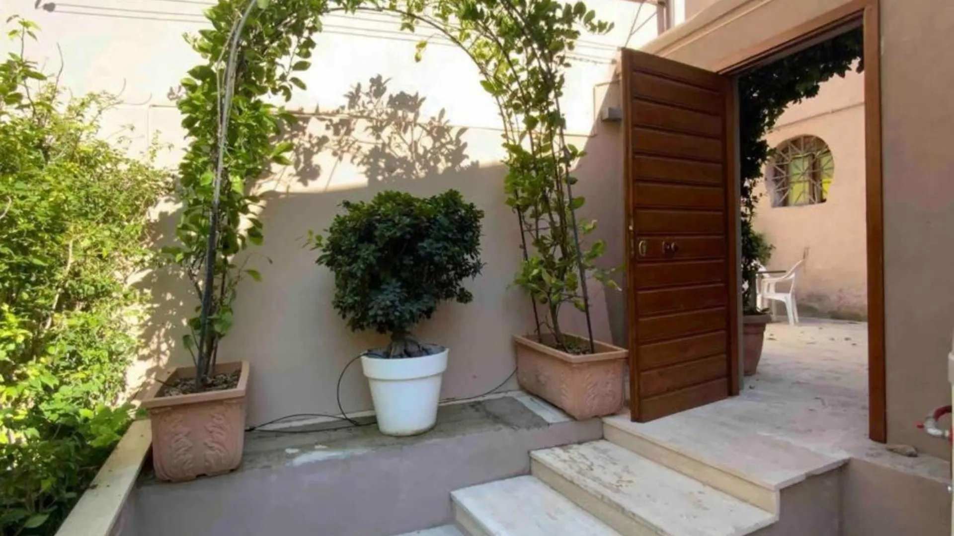 Exclusive Villa With Private Garden - 5 Minutes From The Colosseum Italy