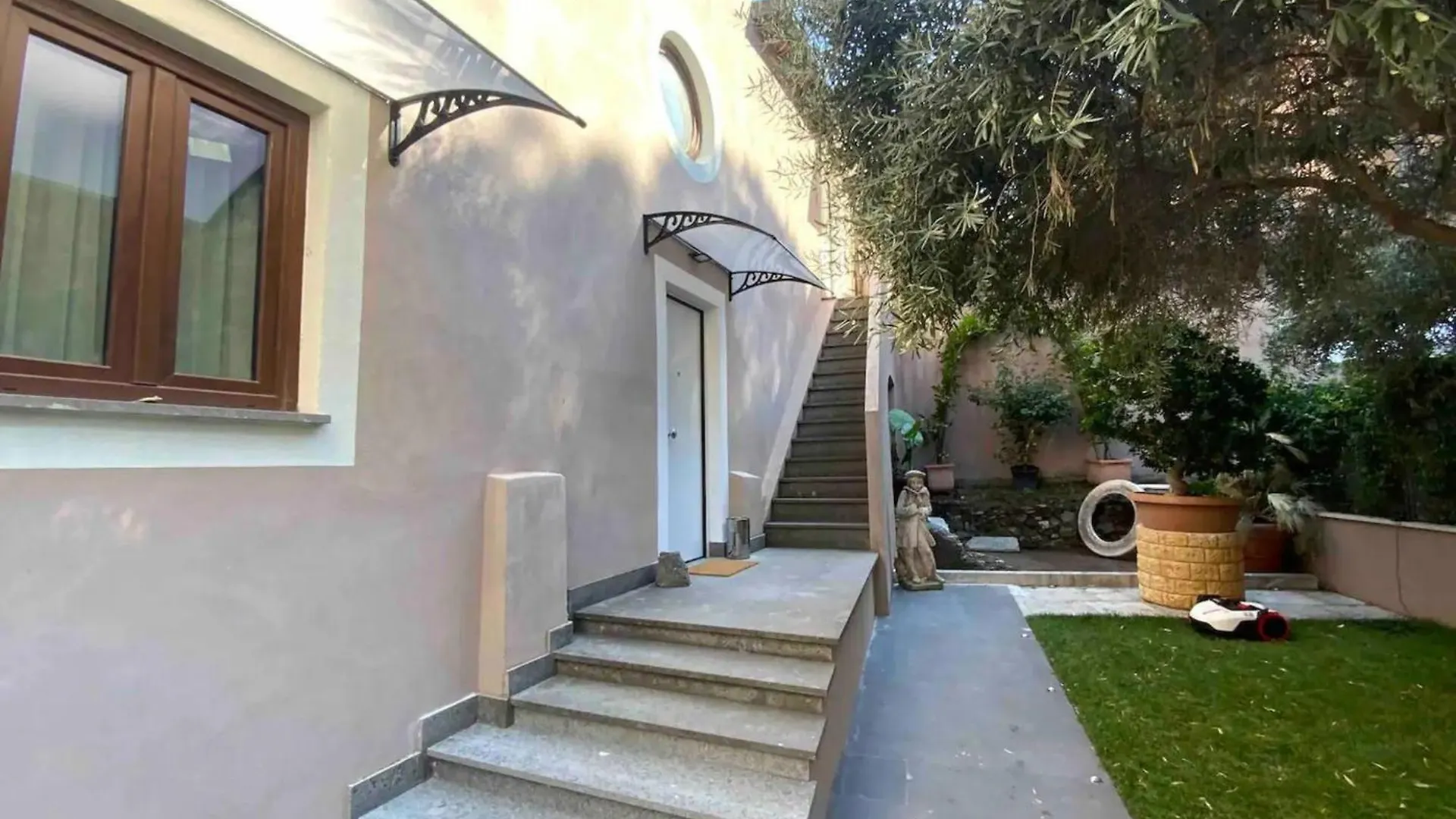 Exclusive Villa With Private Garden - 5 Minutes From The Colosseum